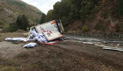 Kızılcahamam’da Kontrolden Çıkan Tır Devrildi